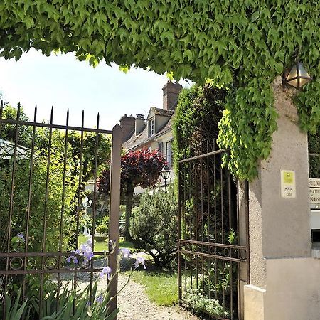 Logis - Hotel Restaurant Les Tilleuls Saint-Florentin  Buitenkant foto