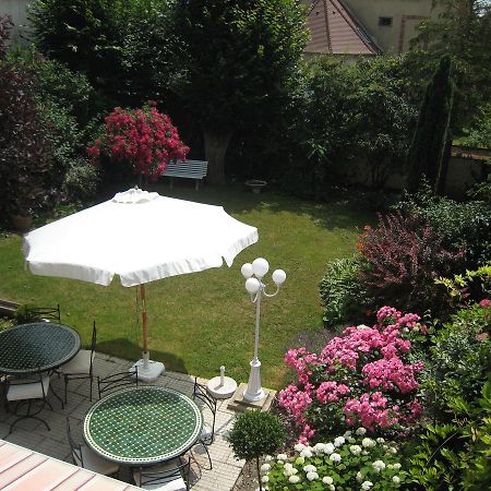 Logis - Hotel Restaurant Les Tilleuls Saint-Florentin  Buitenkant foto