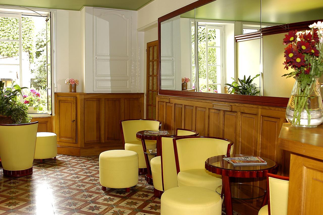 Logis - Hotel Restaurant Les Tilleuls Saint-Florentin  Buitenkant foto