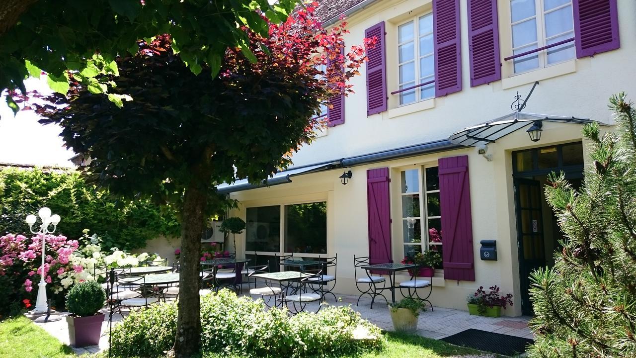 Logis - Hotel Restaurant Les Tilleuls Saint-Florentin  Buitenkant foto