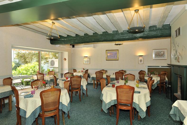 Logis - Hotel Restaurant Les Tilleuls Saint-Florentin  Buitenkant foto