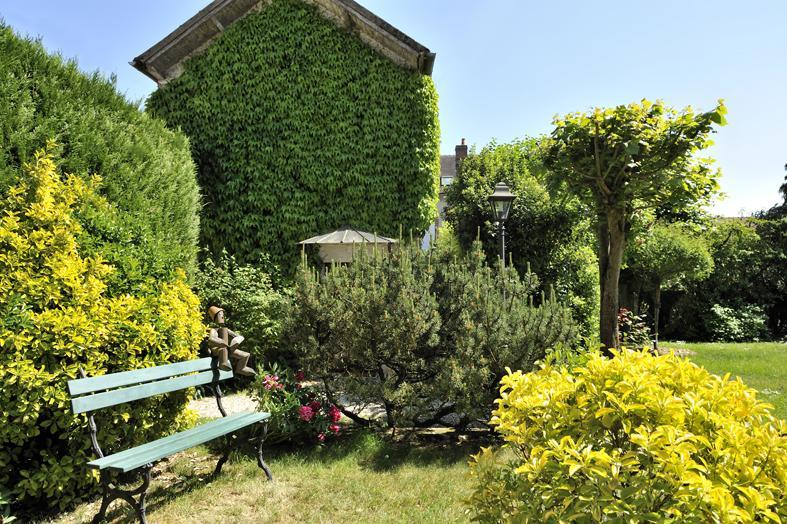 Logis - Hotel Restaurant Les Tilleuls Saint-Florentin  Buitenkant foto
